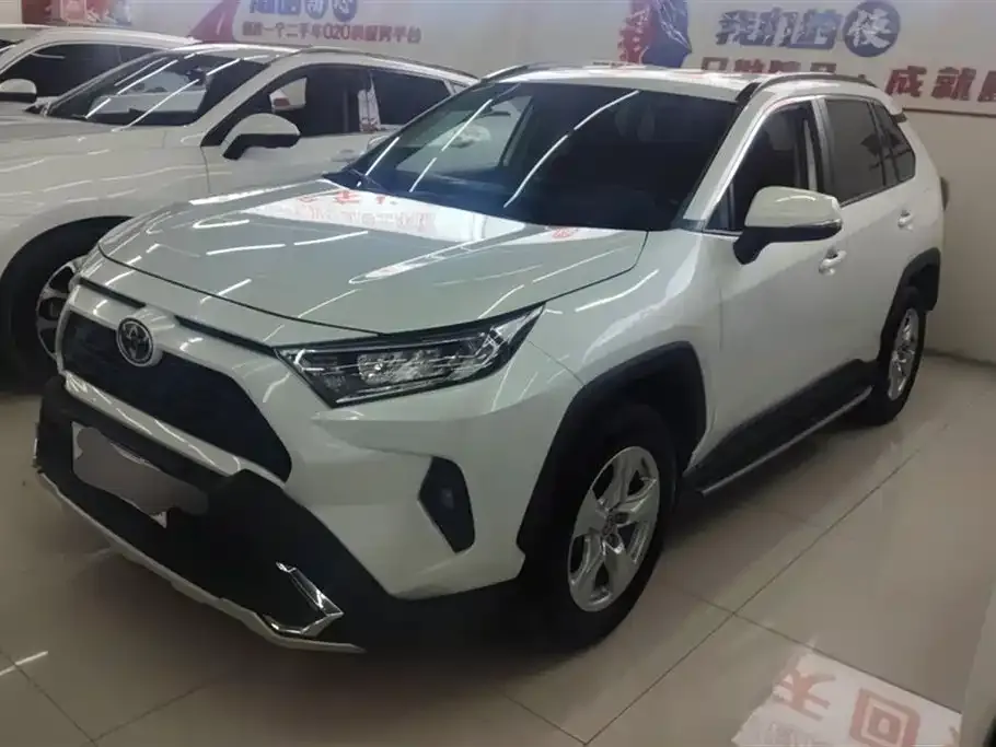 Toyota RAV4 — фото 1