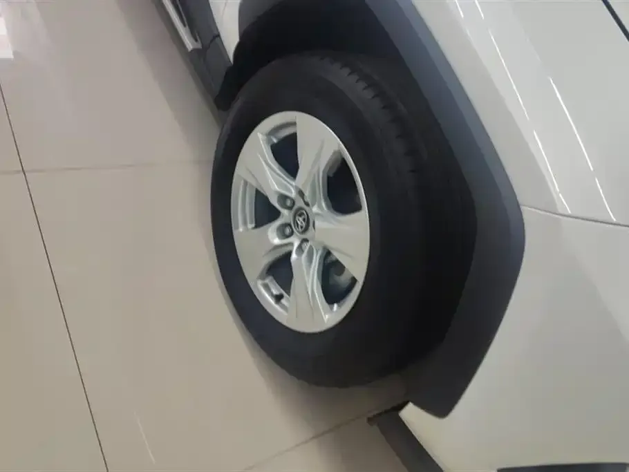 Toyota RAV4 — фото 6