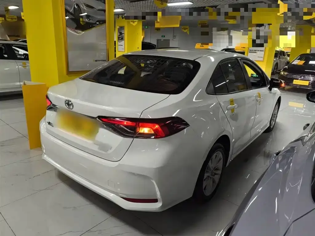 Toyota Corolla 2023 из CN, фото 7