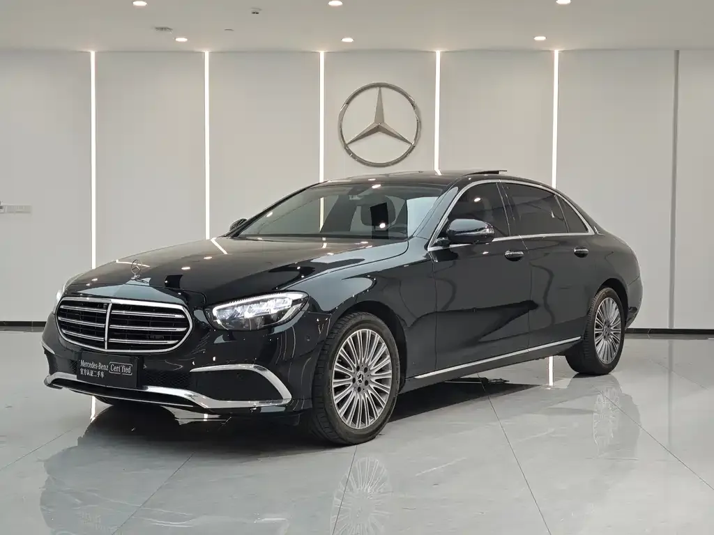 Mercedes-Benz E-Class — фото 1