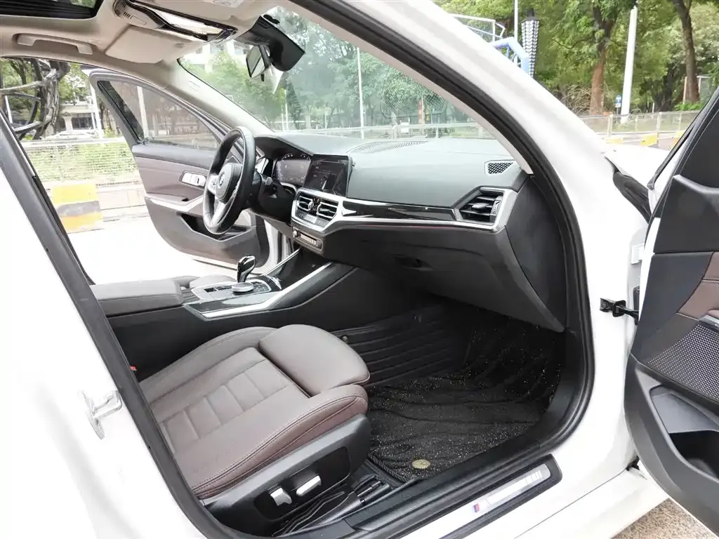 BMW 3 Series 2021 из CN, фото 10