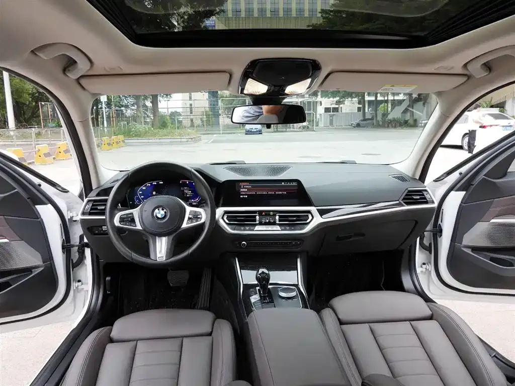 BMW 3 Series 2021 из CN, фото 9