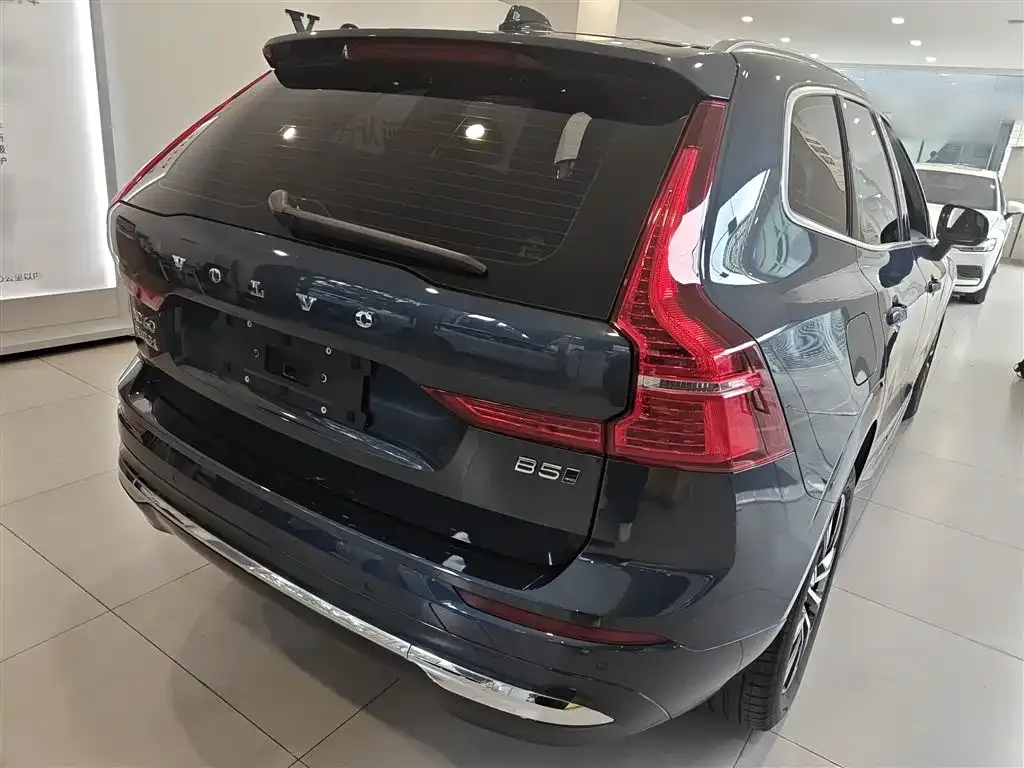 Volvo XC60 — фото 8