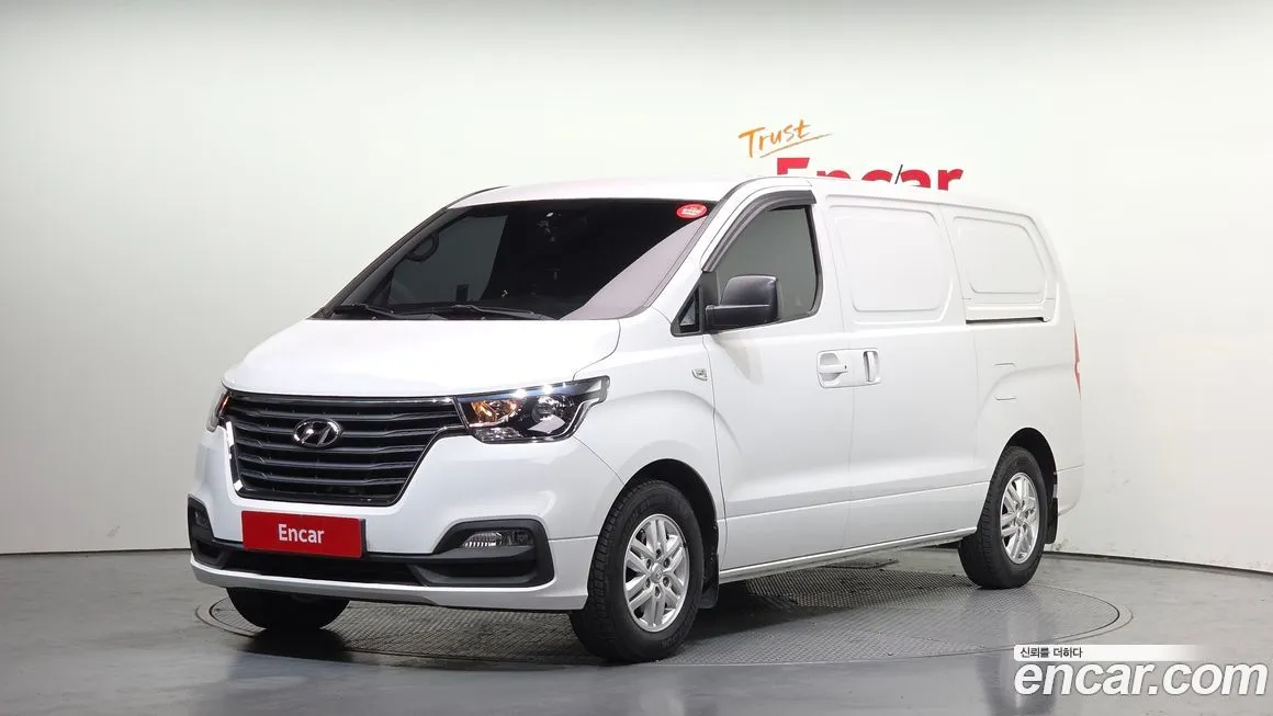 Hyundai Starex — фото 1