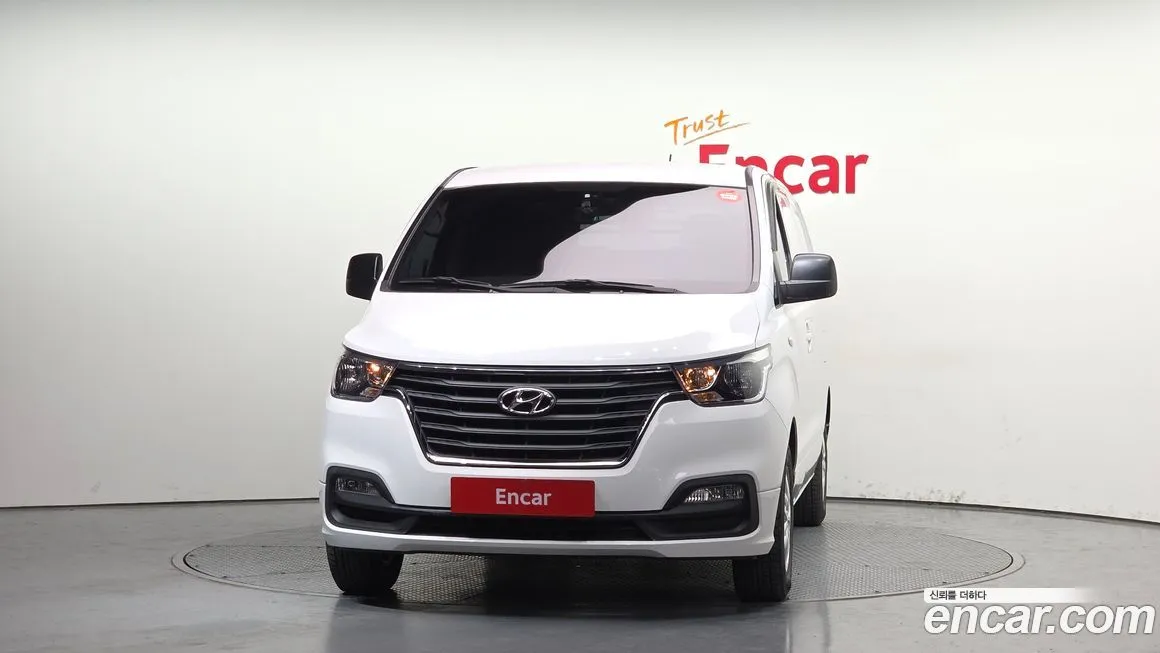 Hyundai Starex — фото 3