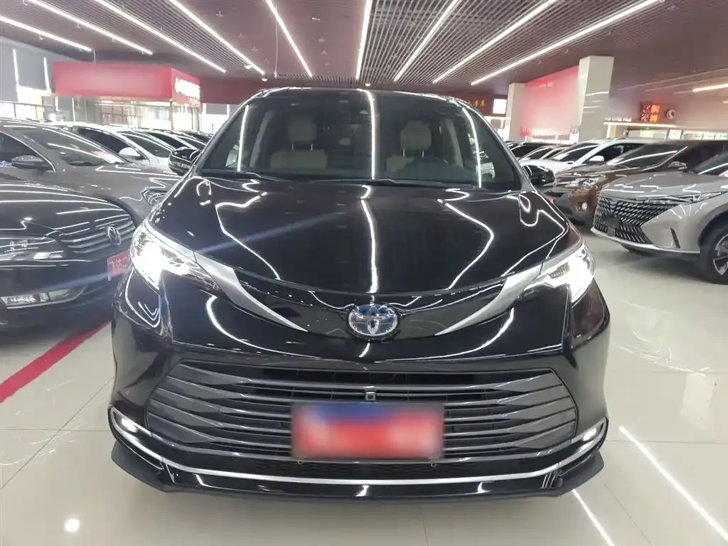 Toyota Sienna 2023 из CN, фото 4