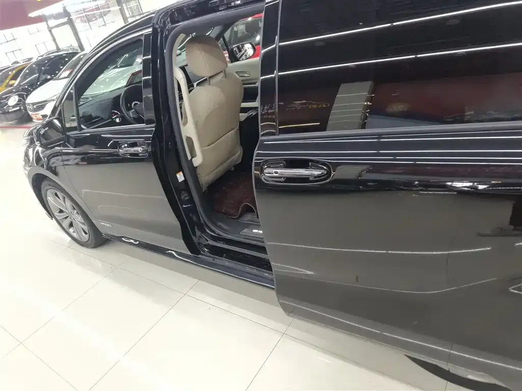 Toyota Sienna 2023 из CN, фото 3