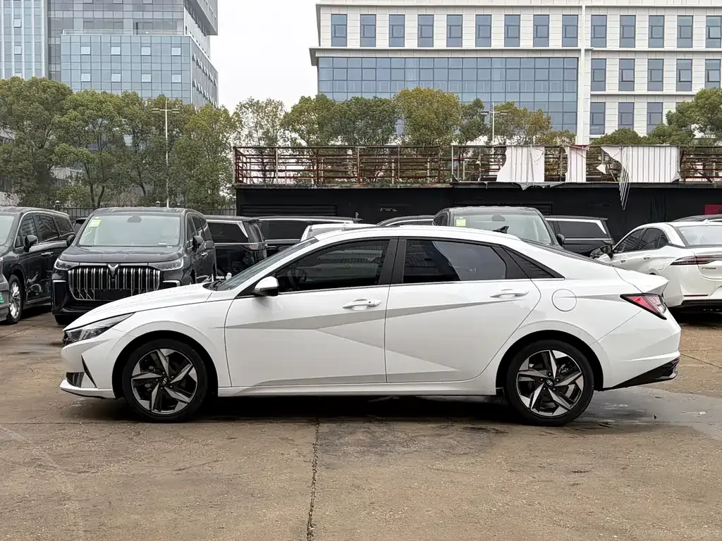 Hyundai Elantra 2022 из CN, фото 10