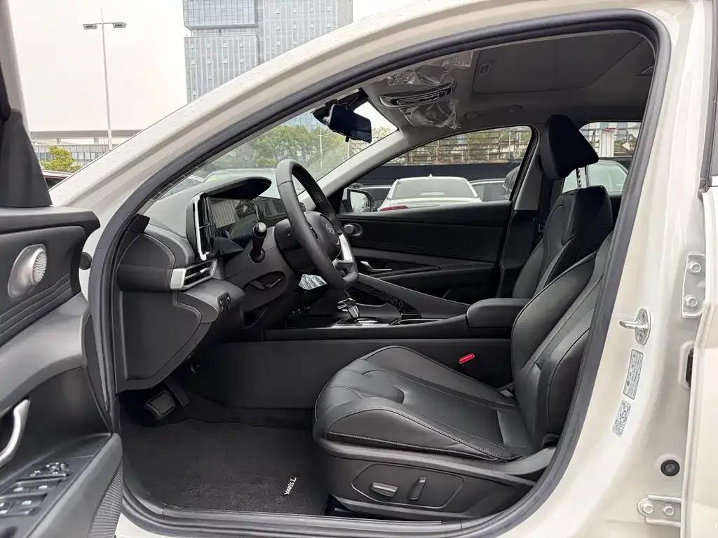 Hyundai Elantra 2022 из CN, фото 5