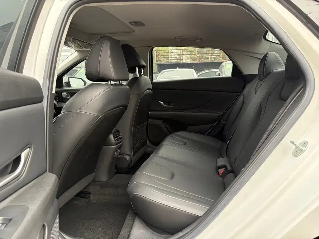 Hyundai Elantra 2022 из CN, фото 2