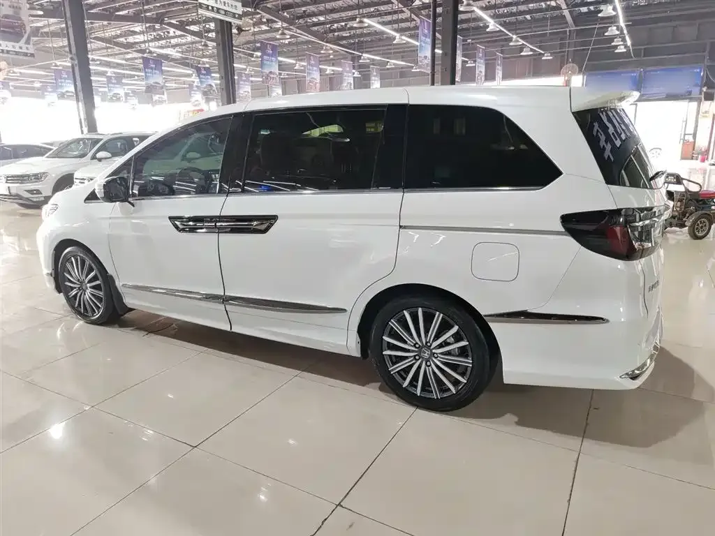 Honda Elysion 2023 из CN, фото 9