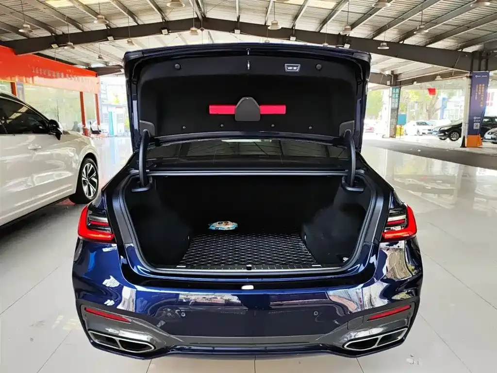 BMW 7 Series 2022 из CN, фото 8