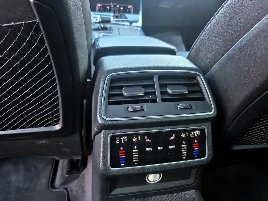 Audi A6L 2022 из CN, фото 5
