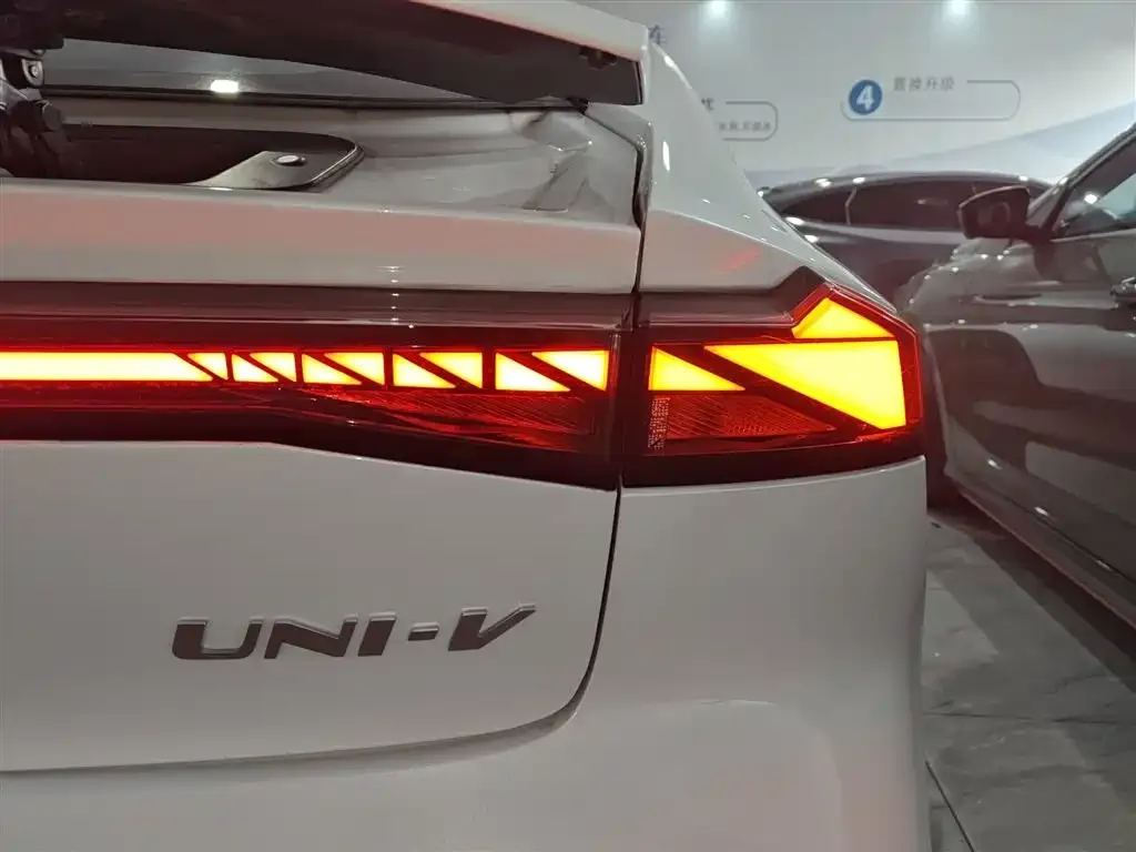 Changan UNI-V 2022 из CN, фото 4