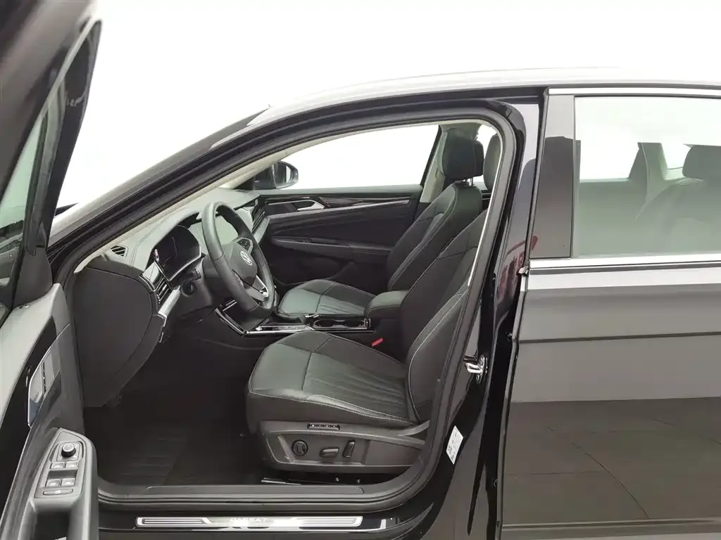 Volkswagen Passat 2024 из CN, фото 10