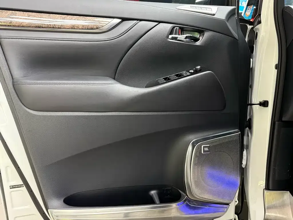 Toyota Alphard 2022 из CN, фото 3