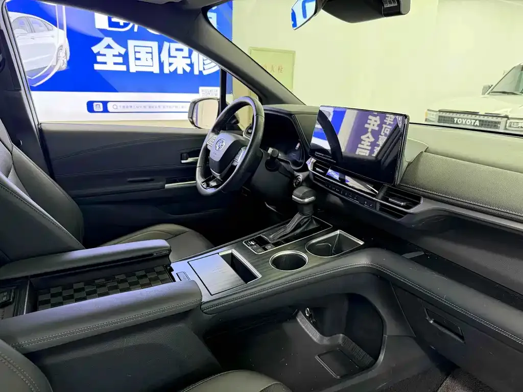 Toyota Sienna 2024 из CN, фото 9