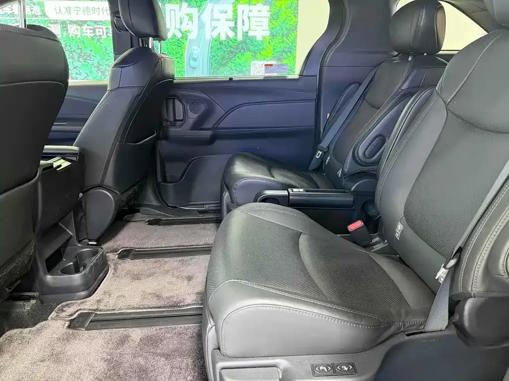 Toyota Sienna 2024 из CN, фото 3