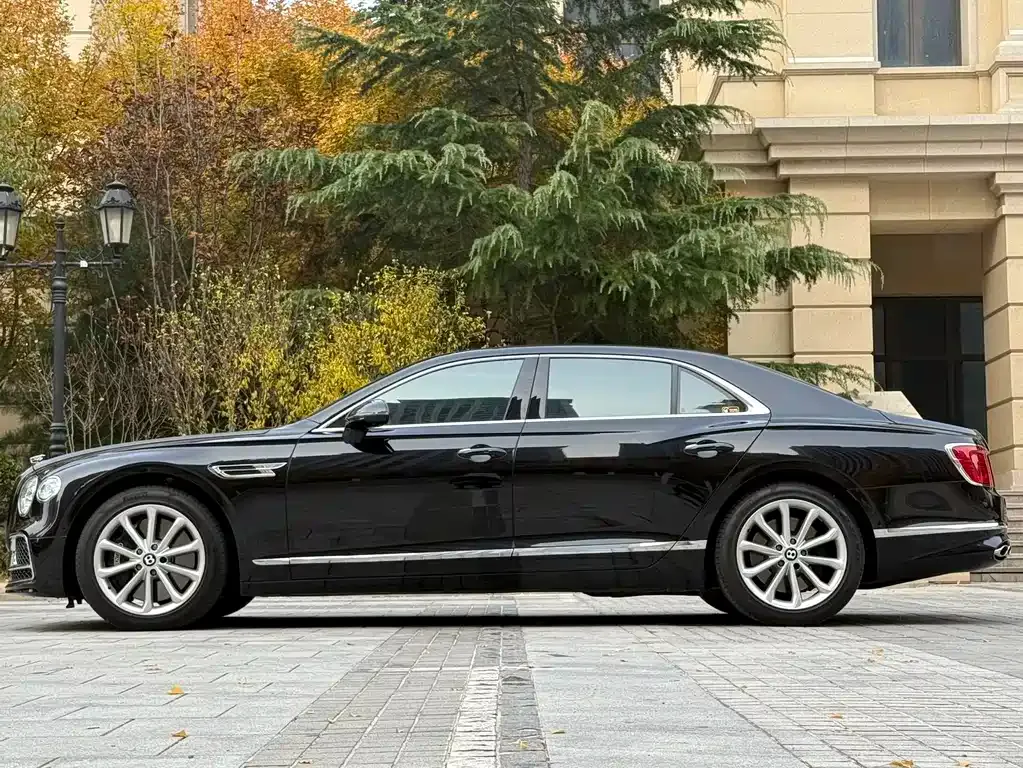 Bentley Flying Spur 2024 из CN, фото 9