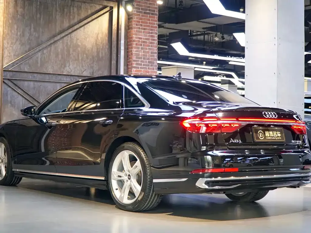 Audi A8 2023 из CN, фото 8