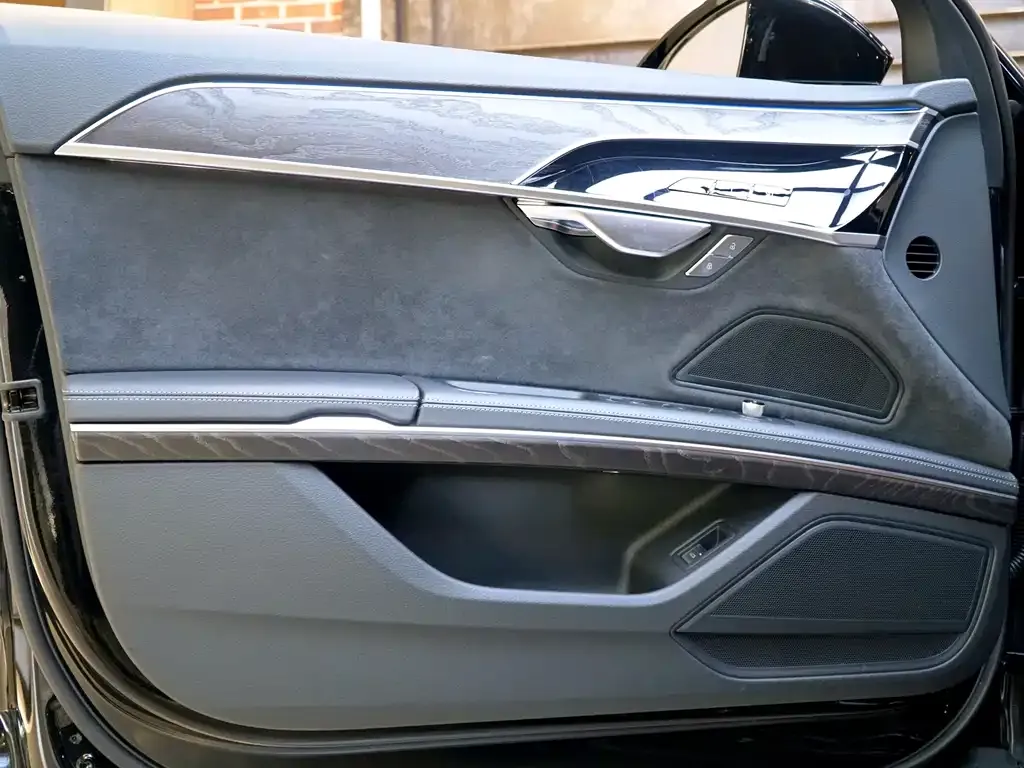 Audi A8 2023 из CN, фото 7