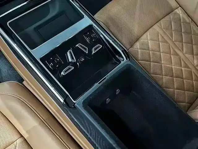 Audi A8 2024 из CN, фото 7