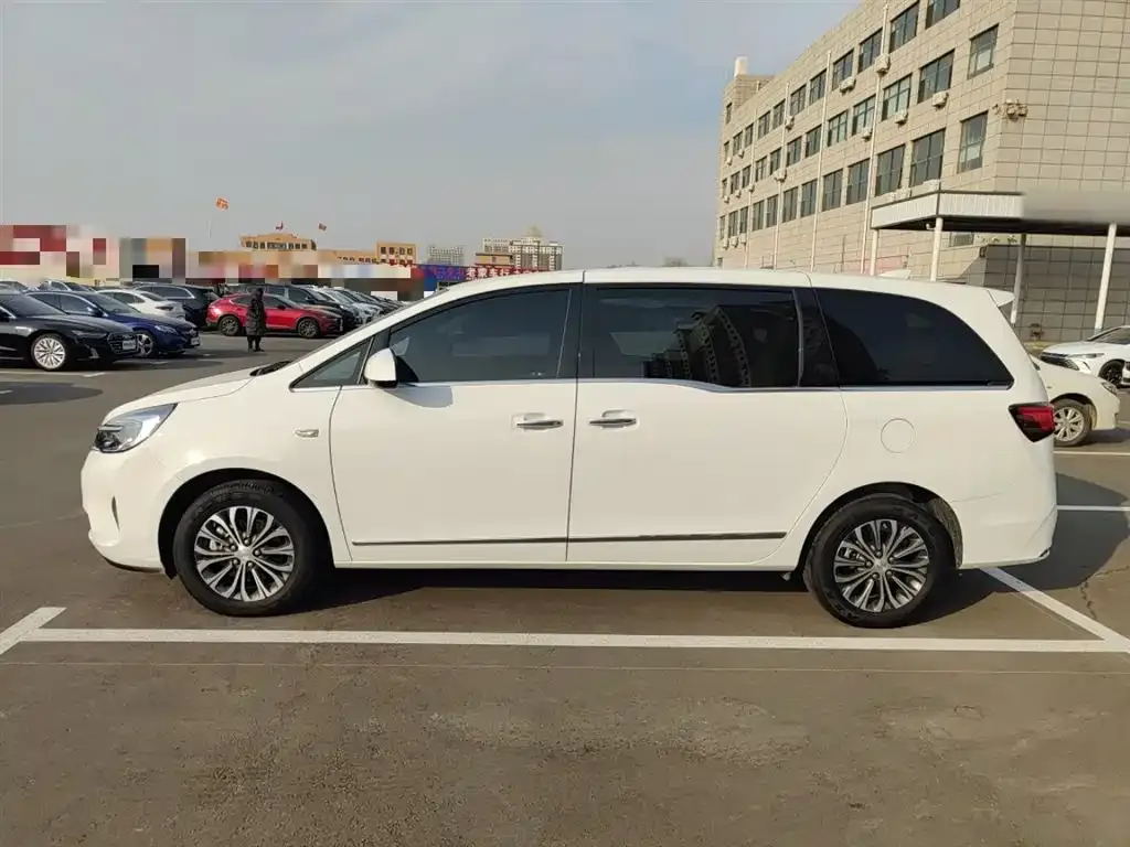 Buick GL8 2022 из CN, фото 2