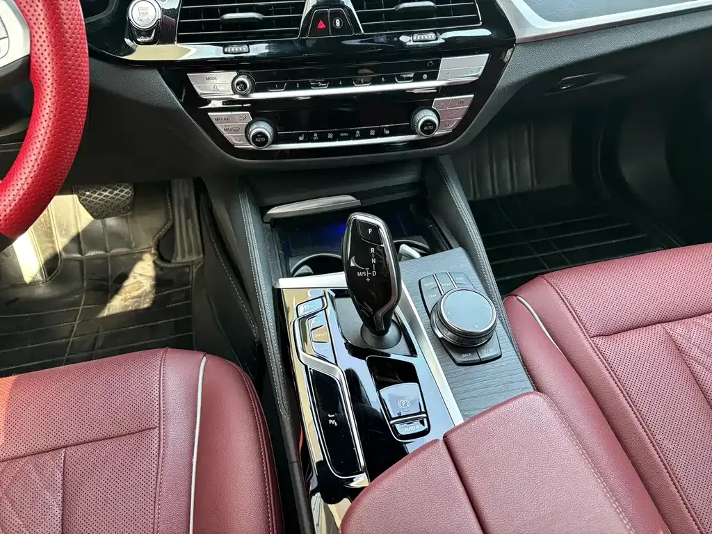 BMW 5 Series 2023 из CN, фото 10