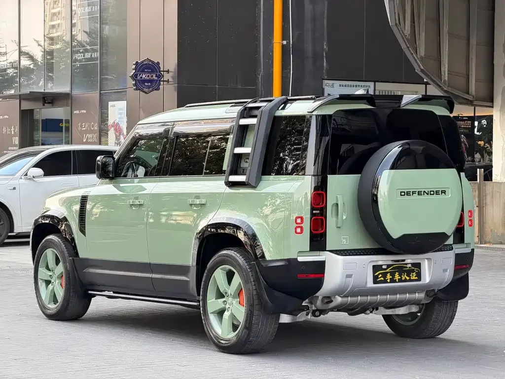 Land Rover Defender — фото 6