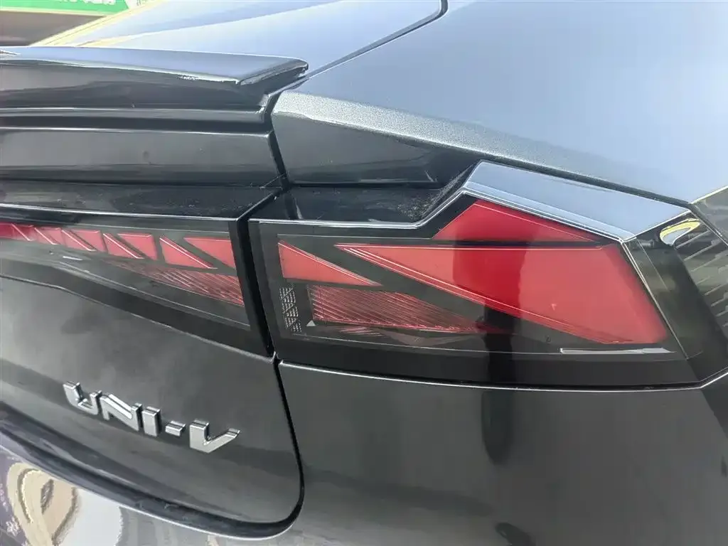 Changan UNI-V 2023 из CN, фото 2