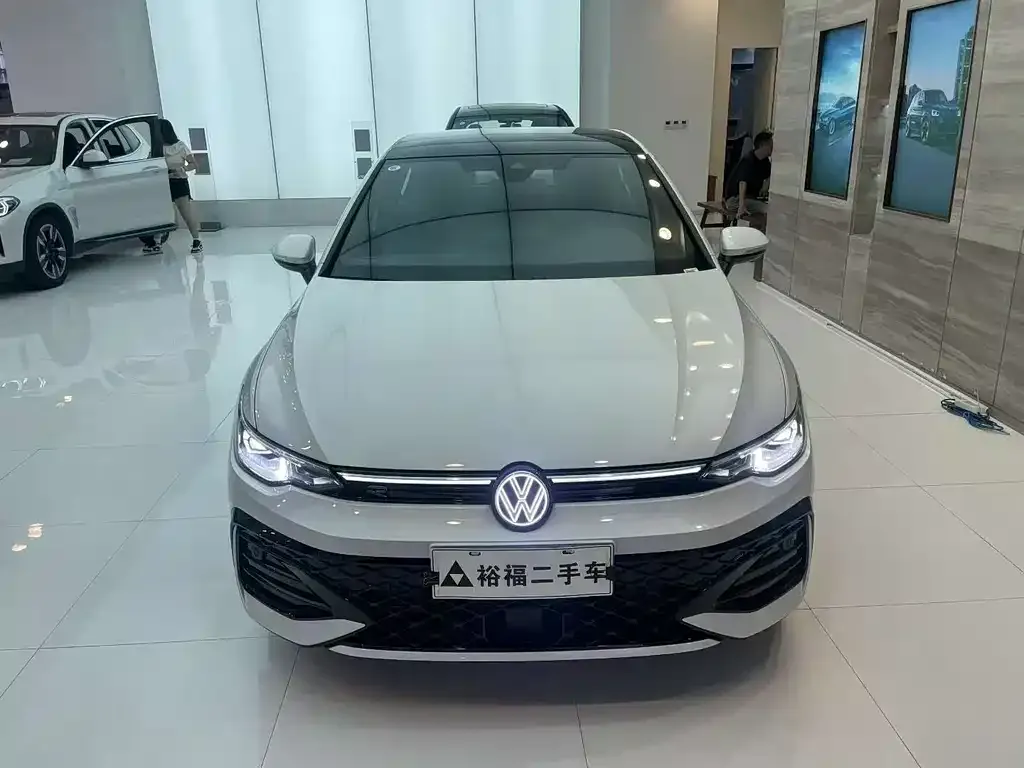 Volkswagen Golf 2024 из CN, фото 7