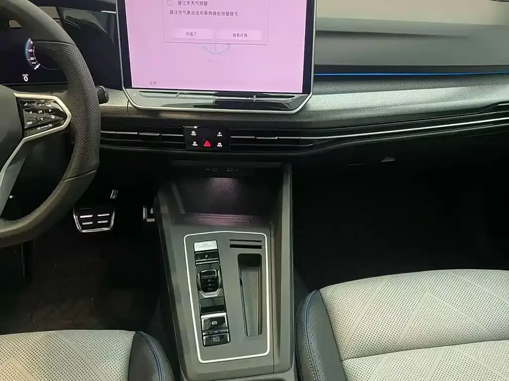 Volkswagen Golf 2024 из CN, фото 4