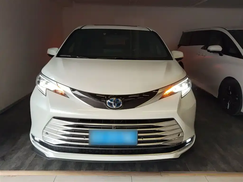Toyota Sienna 2023 из CN, фото 8