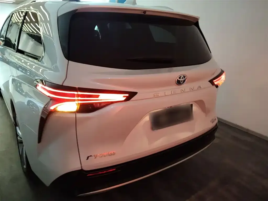 Toyota Sienna 2023 из CN, фото 4