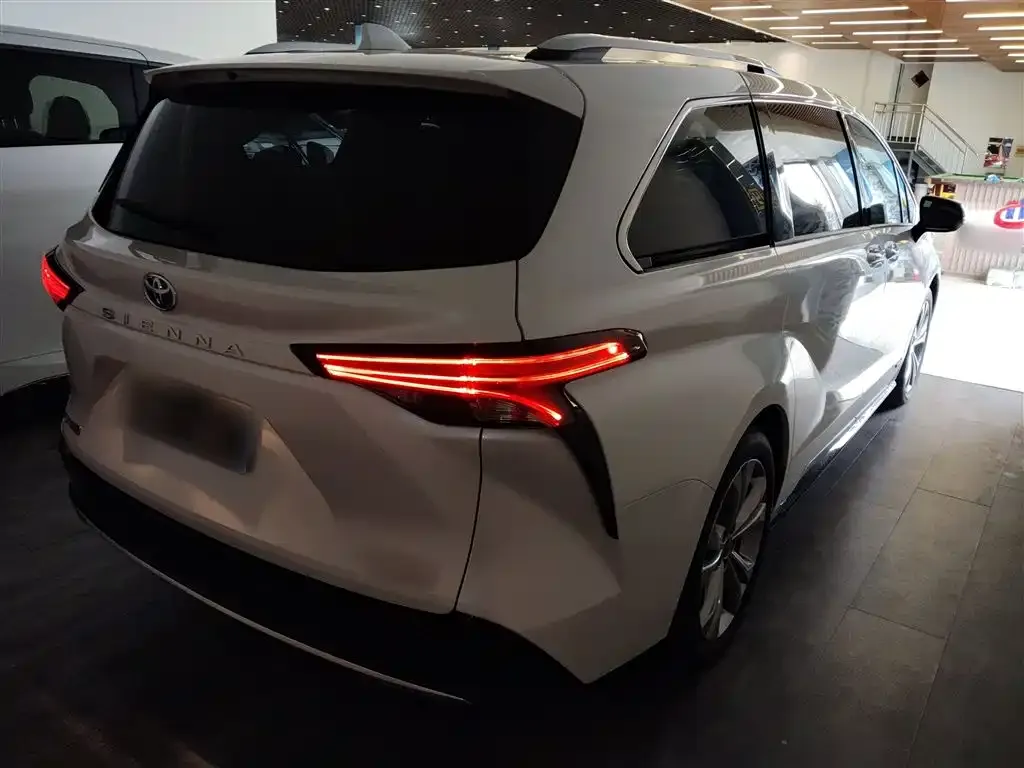 Toyota Sienna 2023 из CN, фото 7