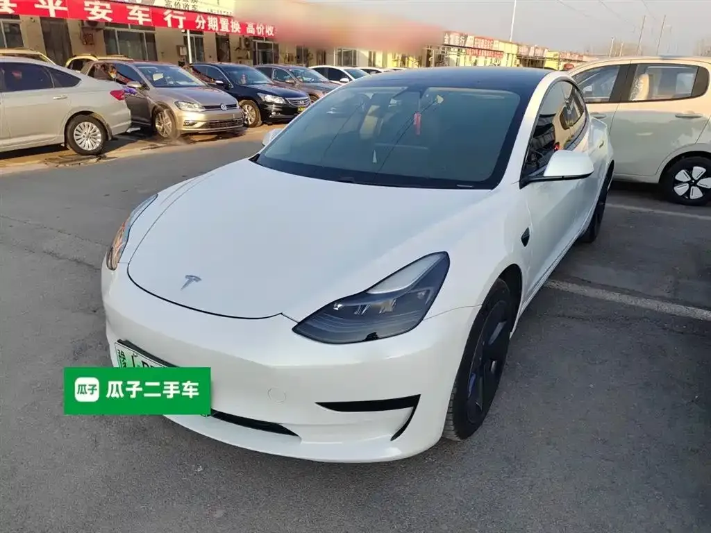 Tesla Model 3 — фото 1
