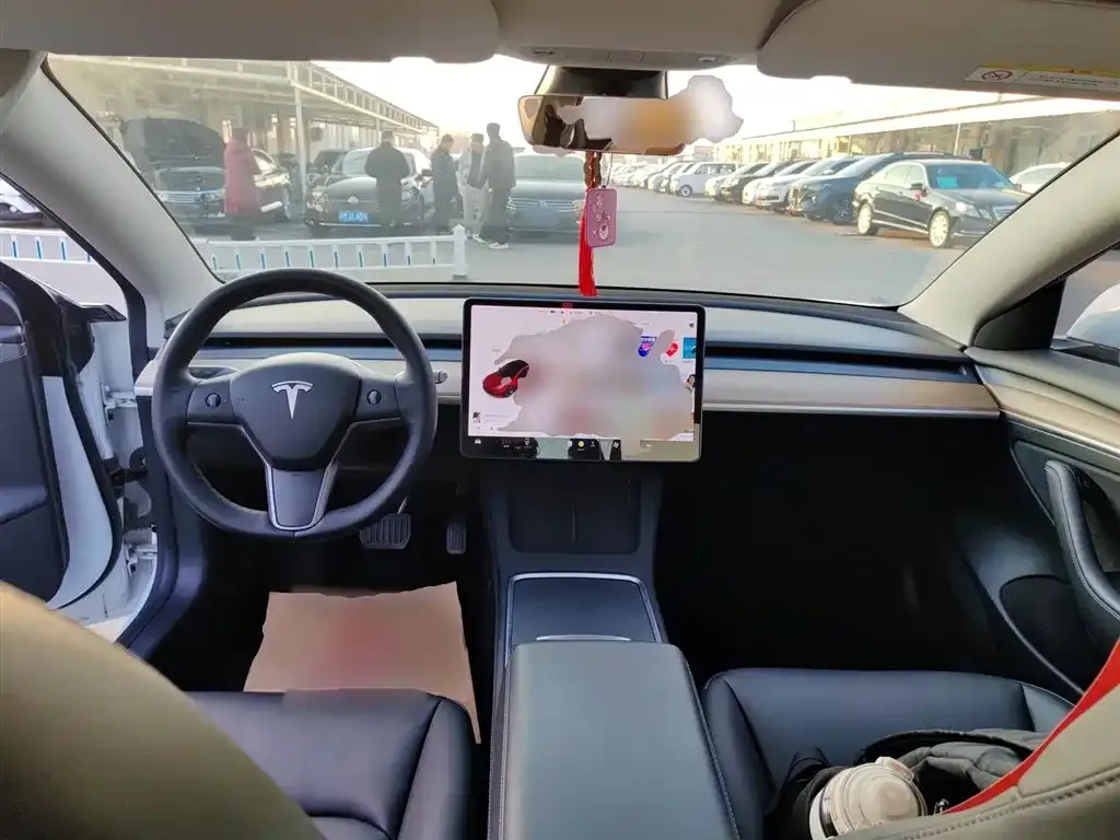 Tesla Model 3 — фото 4