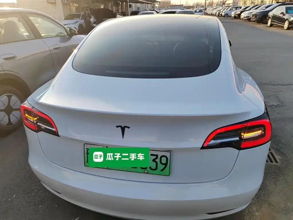 Tesla Model 3 — фото 5