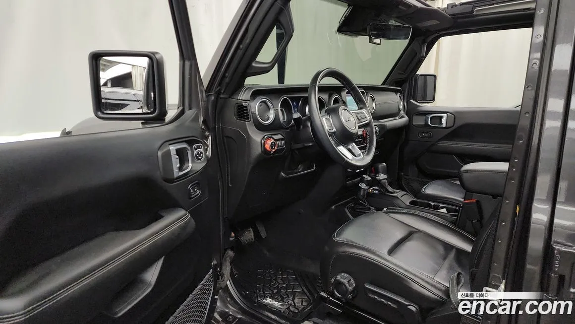Jeep Wrangler — фото 10