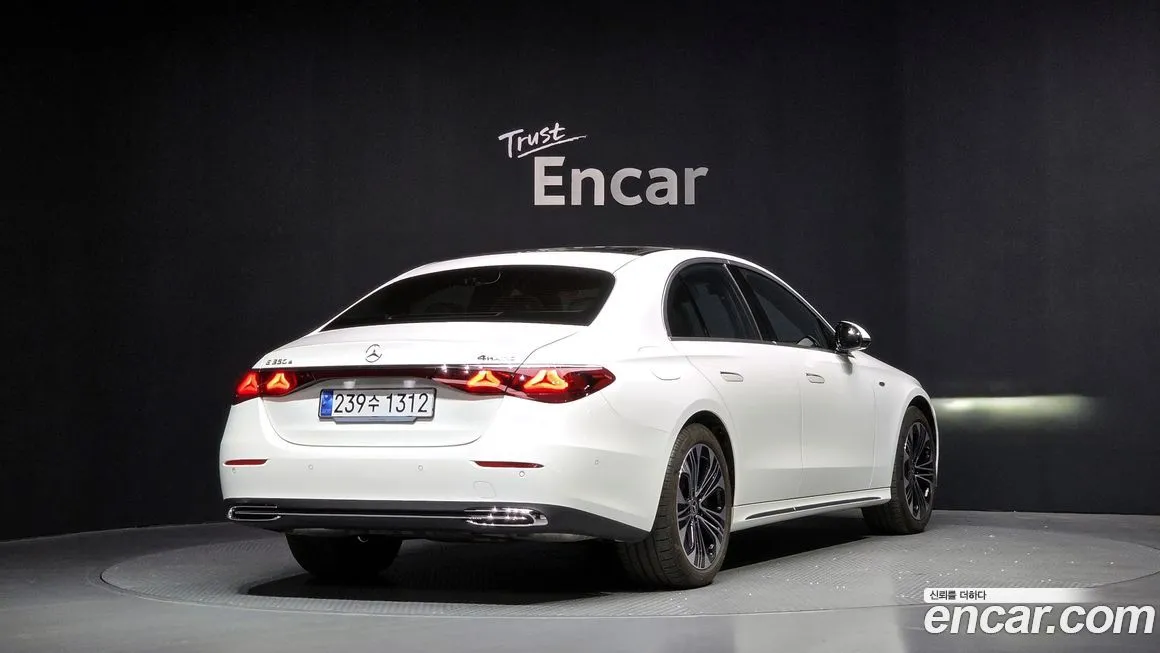 Mercedes-Benz E-Class — фото 5