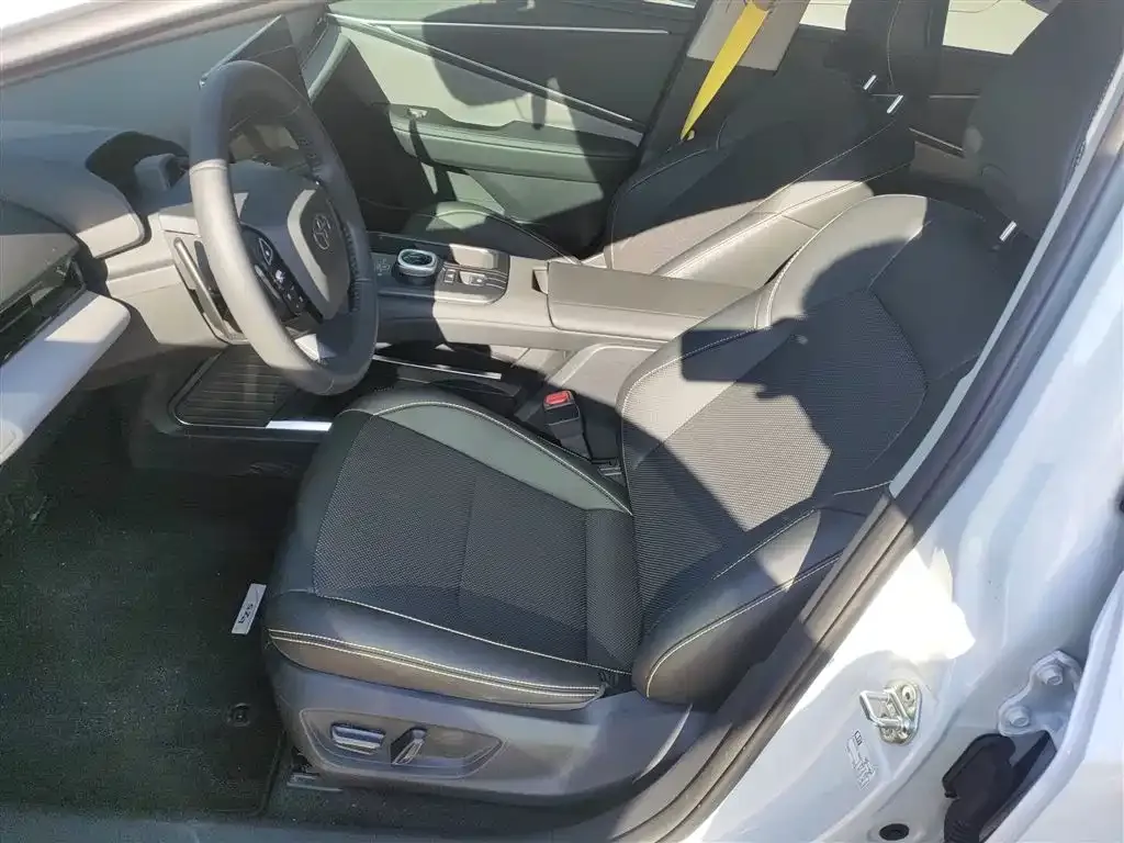 Toyota bZ5 2025 из CN, фото 4