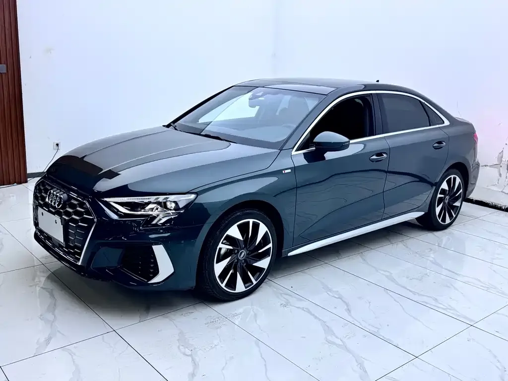 Audi A3 — фото 1