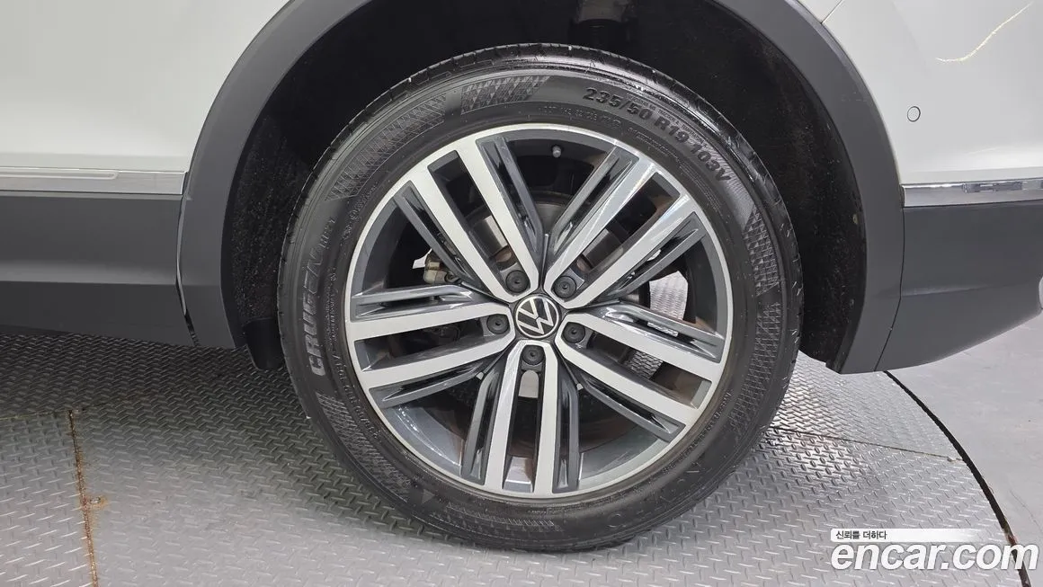 Volkswagen Tiguan — фото 7