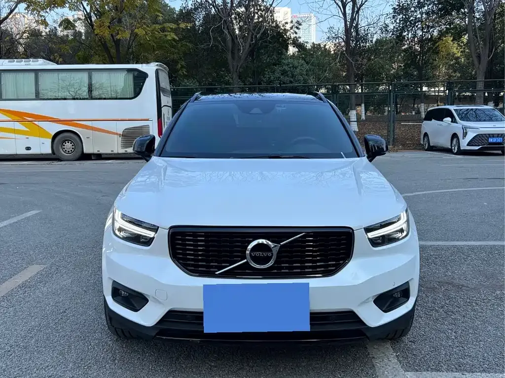 Volvo XC40 — фото 7