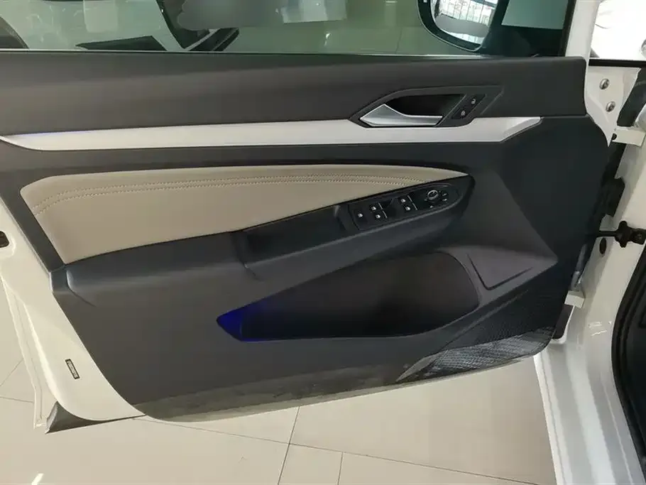 Volkswagen Golf 2022 из CN, фото 9