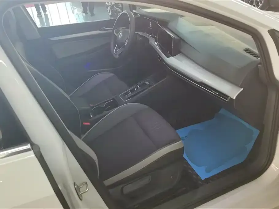 Volkswagen Golf 2022 из CN, фото 6