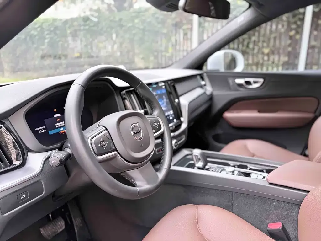 Volvo XC60 2025 из CN, фото 9