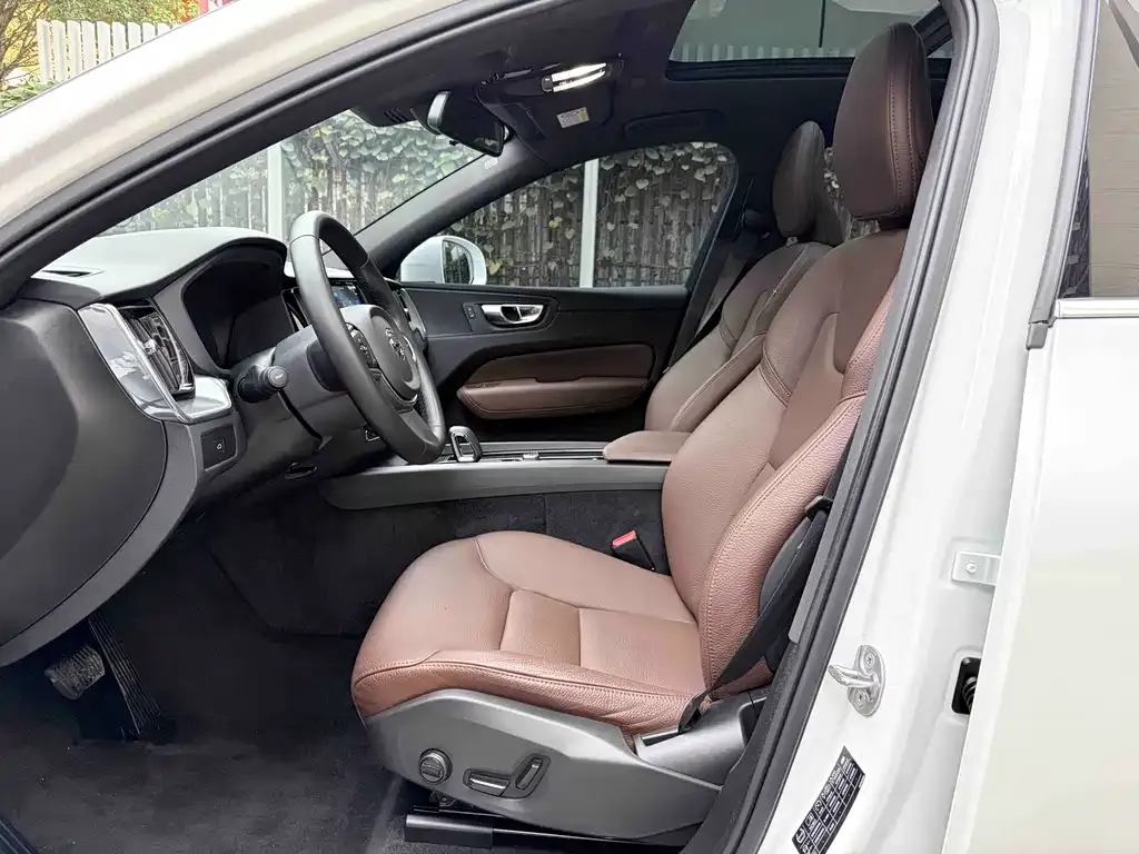 Volvo XC60 2025 из CN, фото 7