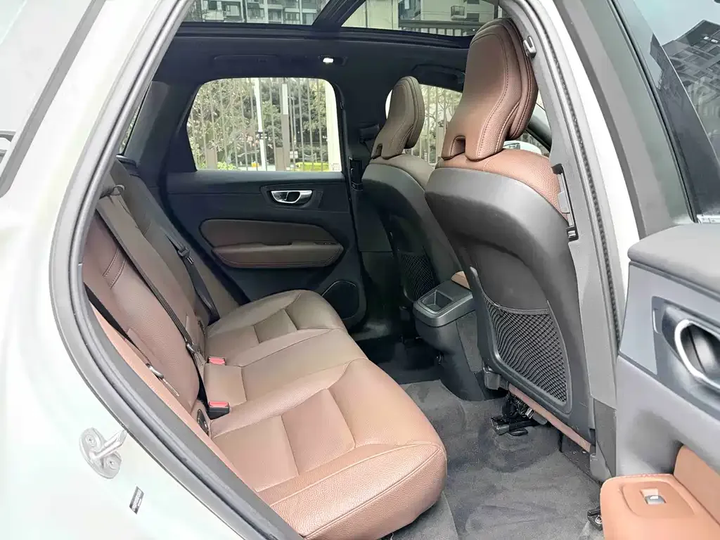 Volvo XC60 2025 из CN, фото 2