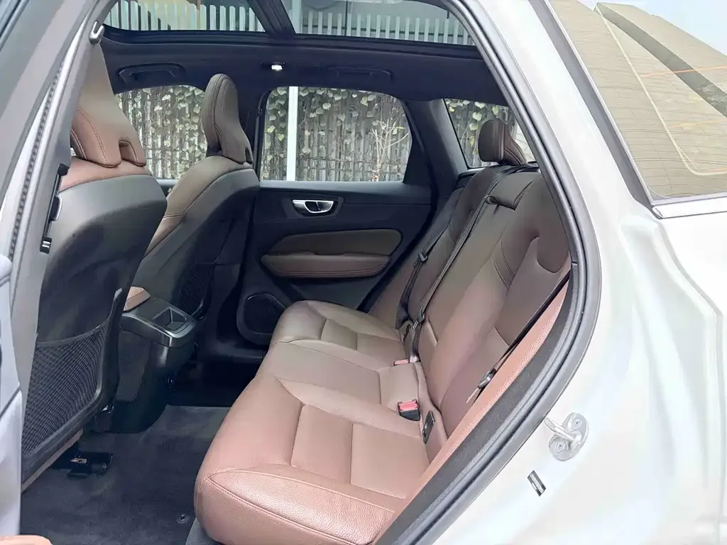 Volvo XC60 2025 из CN, фото 10